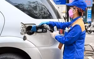Giá xăng dầu đồng loạt giảm, xăng E10 lùi về sát 22.000 đồng/lít