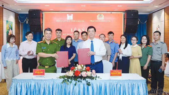 Ký kết phối hợp công tác tuyên truyền phổ biến, giáo dục và tư vấn pháp luật