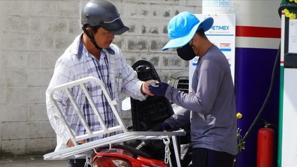 Giá xăng dầu chỉ được điều chỉnh ngay sau 1 ngày khi giá cơ sở tăng 15% trở lên