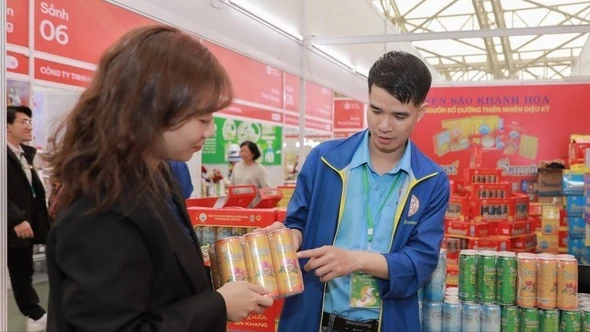 Thủ tướng yêu cầu tăng cường quảng bá sản phẩm địa phương tại Hội chợ Mùa Xuân