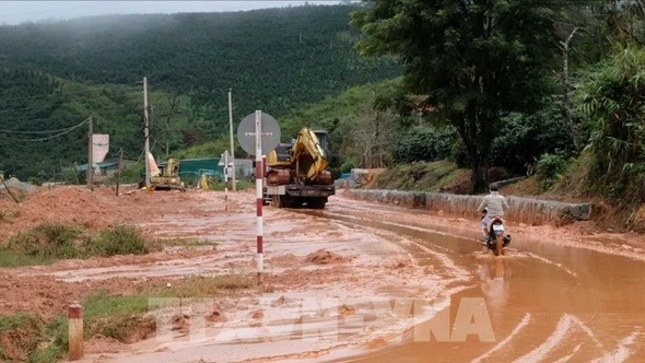 Công bố tình huống khẩn cấp trên tuyến Quốc lộ 1, đường Trường Sơn Đông