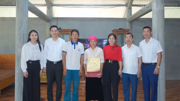 Ủy ban MTTQ Việt Nam tỉnh Lào Cai thăm, tặng quà các gia đình nạn nhân chất độc da cam