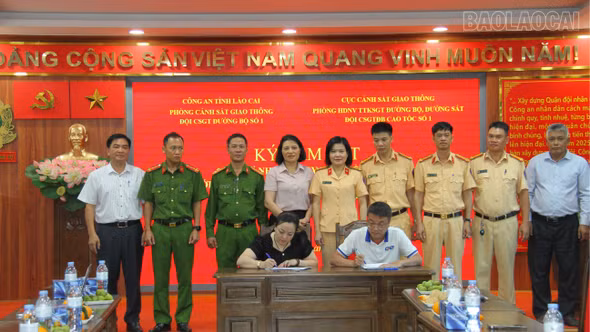 Lào Cai: Tuyên truyền pháp luật về TTATGT cho gần 200 doanh nghiệp và lái xe kinh doanh vận tải