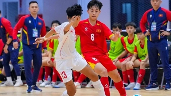 U16 futsal Việt Nam thắng 5 - 2 Myanmar, rộng cửa vào chung kết