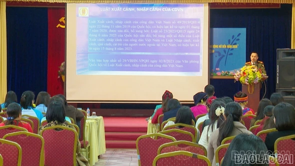 Tuyên truyền Luật Xuất cảnh, nhập cảnh cho trên 90 hội viên phụ nữ