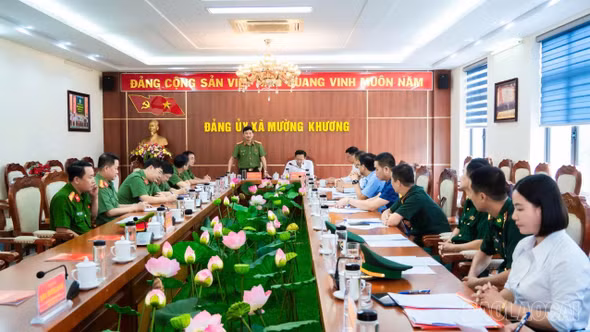Đại tá Trịnh Khắc Cường - Giám đốc Công an tỉnh Lào Cai kiểm tra công tác đảm bảo an ninh, trật tự tại xã Mường Khương