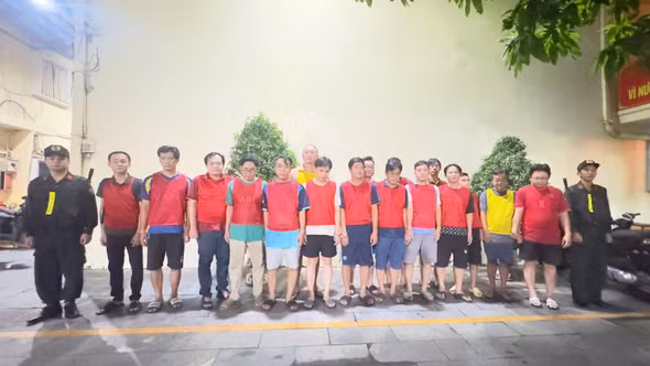 Bắt 17 đối tượng trong đường dây cá độ bóng đá hơn 1,7 tỷ đồng