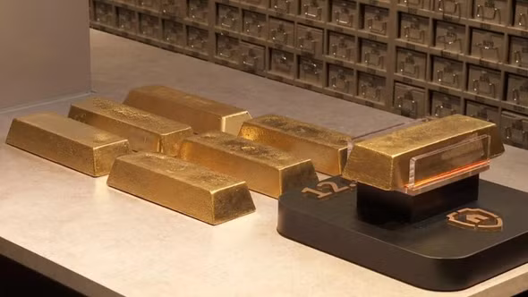 Giá vàng sáng 13/7: Vàng thế giới tiếp đà giảm, trong nước đứng yên ở mức cao