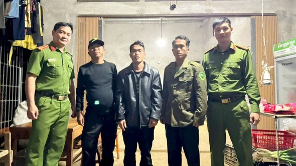 Công an xã Bát Xát giúp người dân đi lạc trở về với gia đình