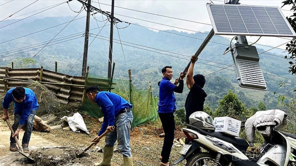 Xã Bát Xát: Khánh thành công trình “Thắp sáng đường quê” tại thôn Trung Chải