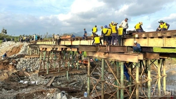 Công bố tình huống khẩn cấp về thiên tai để khắc phục hư hỏng tuyến đường sắt Bắc - Nam