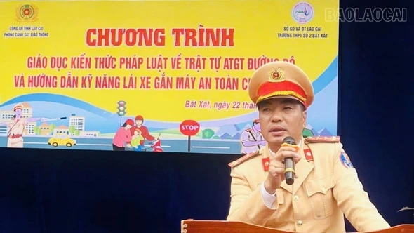 Hơn 700 học sinh Trường THPT số 2 Bát Xát được tuyên truyền pháp luật và thực hành lái xe an toàn