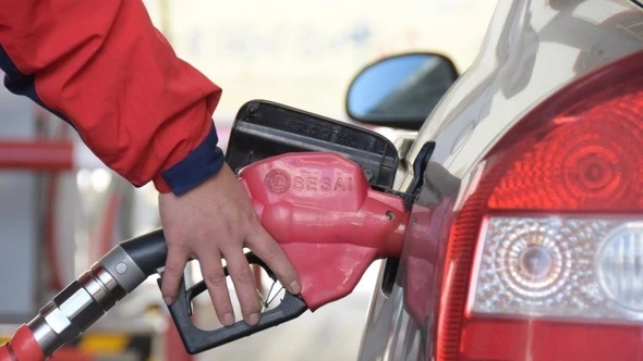 Trung Quốc lần đầu kiểm soát tạm thời giá xăng dầu kể từ năm 2013