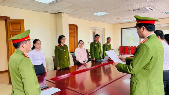  Khởi tố, bắt tạm giam 4 đối tượng liên quan vụ lan can đá đường An Dương Vương sông Hồng gãy đổ sau bão số 3 năm 2024