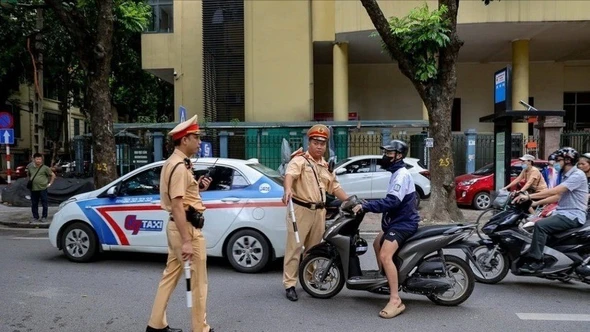 Kiểm tra, xử lý 2.100 học sinh và phụ huynh vi phạm an toàn giao thông