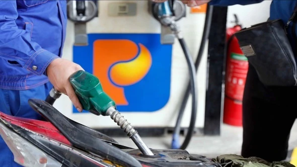 Giá xăng và dầu diesel đồng loạt giảm, RON95-III có giá mới là 20.542 đồng