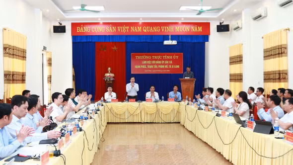 Thường trực Tỉnh ủy làm việc với Thường trực Đảng ủy các xã thuộc huyện Trạm Tấu (cũ)