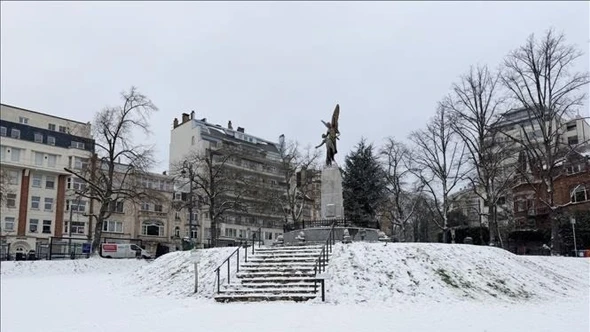 Châu Âu chật vật trong băng tuyết, ít nhất 8 người thiệt mạng