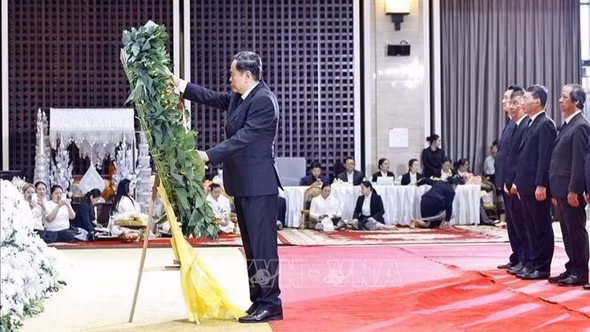 Chủ tịch Quốc hội Trần Thanh Mẫn viếng Chủ tịch Quốc hội Lào Xaysomphone Phomvihane