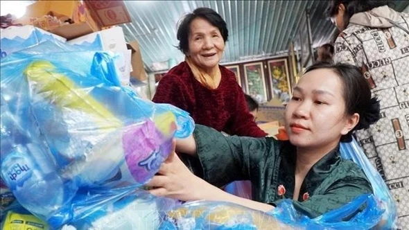 Những chuyến xe nghĩa tình hỗ trợ người dân vùng lũ Gia Lai