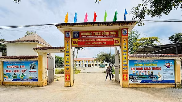 Đình chỉ hiệu trưởng liên quan đường dây cá độ bóng đá ở Nghệ An
