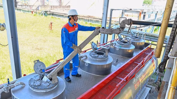Sản xuất ethanol cho xăng E10: Nhà máy chuyển đổi nguyên liệu, hướng tới 125% công suất