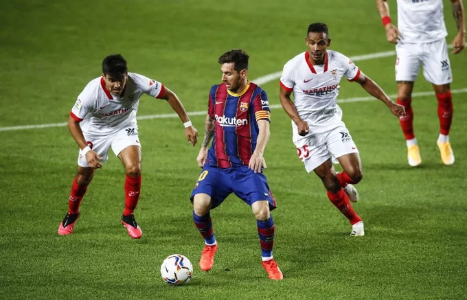 Messi bất lực trước hàng thủ Sevilla