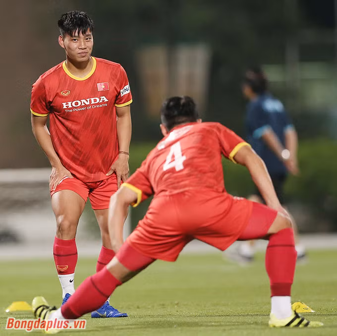 Văn Thanh trở lại tập luyện bình thường trong buổi tập tối ngày 2/10 - Ảnh: M.A