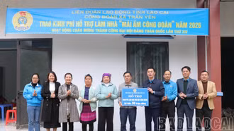 Liên đoàn Lao động tỉnh trao hỗ trợ làm nhà “Mái ấm Công đoàn” cho đoàn viên có hoàn cảnh khó khăn