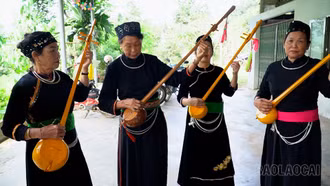 Lặng thầm giữ gìn sắc màu văn hoá