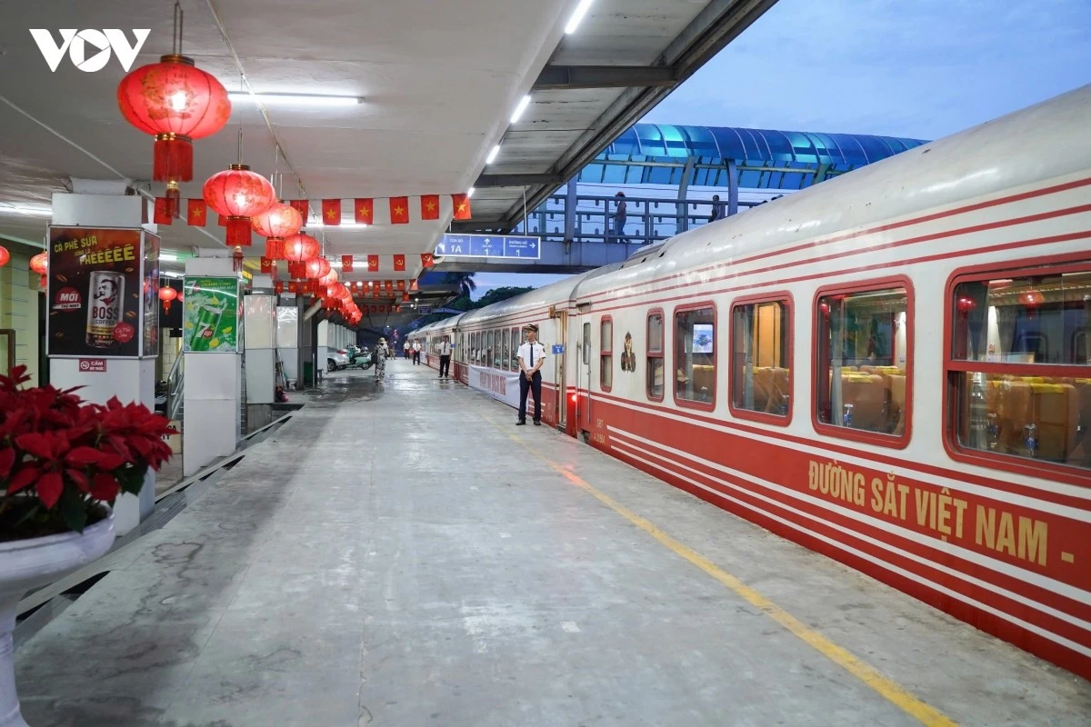 Tàu PL1 xuất phát từ ga Hà Nội lúc 6h15 phút.