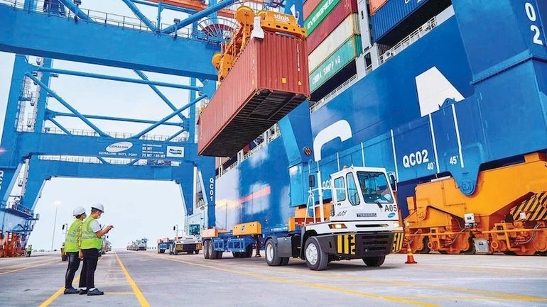 Xuất nhập khẩu Việt Nam có bước tăng trưởng ngoạn mục.