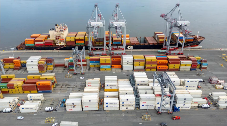 Ngày 14 /4/2025, một lượng lớn container vận chuyển bị ùn ứ tại cảng Montreal ở Quebec, Canada. (Ảnh: Reuters)