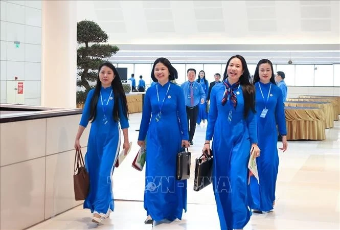 Các đại biểu đến dự Phiên làm việc trọng thể Đại hội XIV Công đoàn Việt Nam.