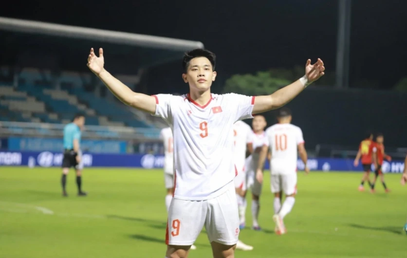 Đình Bắc đã có một ngày thi đấu chói sáng với một cú hat-trick.