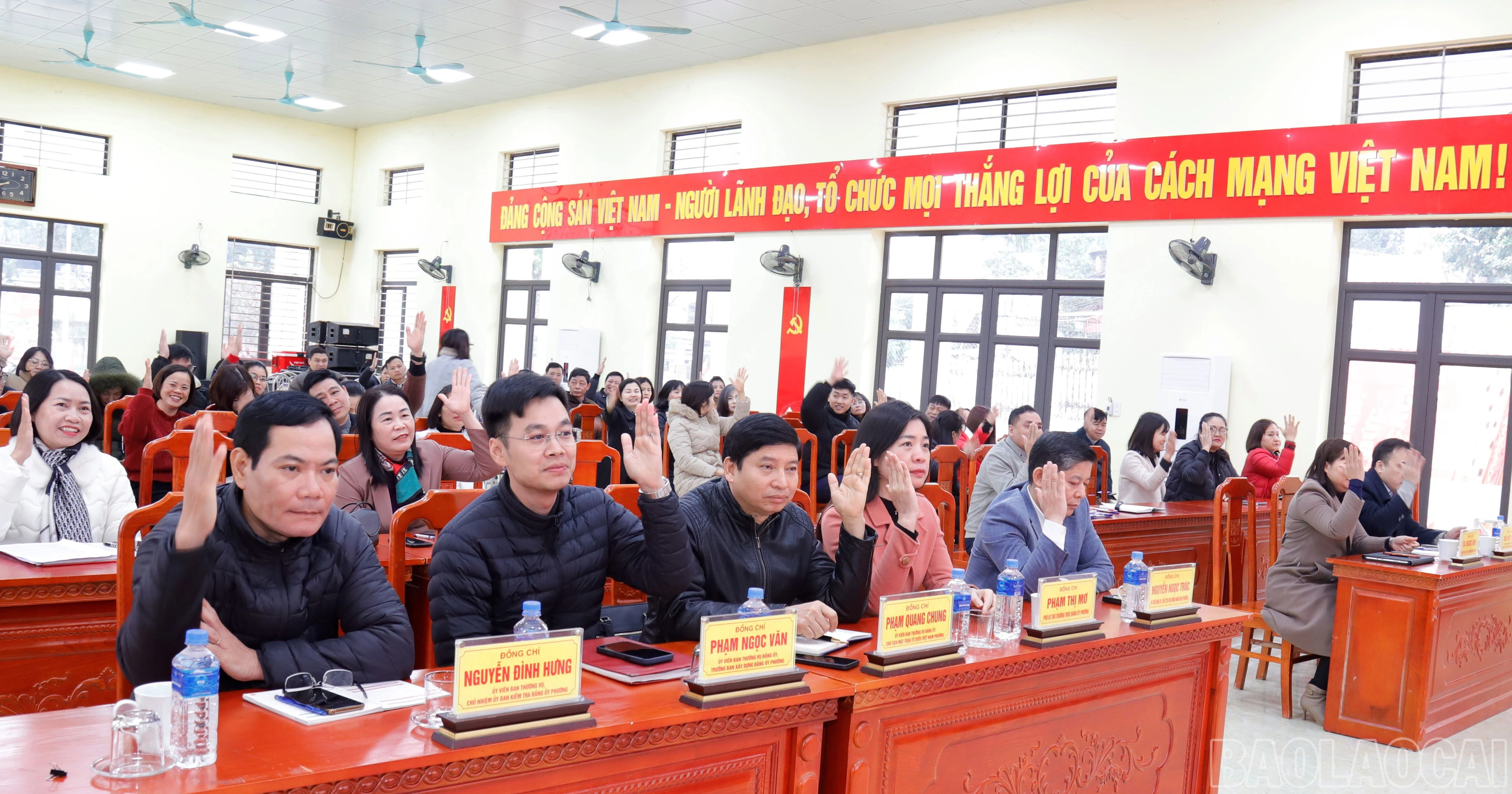 baolaocai-br_cu-tri-bieu-quyet-gioi-thieu-nguoi-ung-cu-anh-5-thanh-nghi.jpg