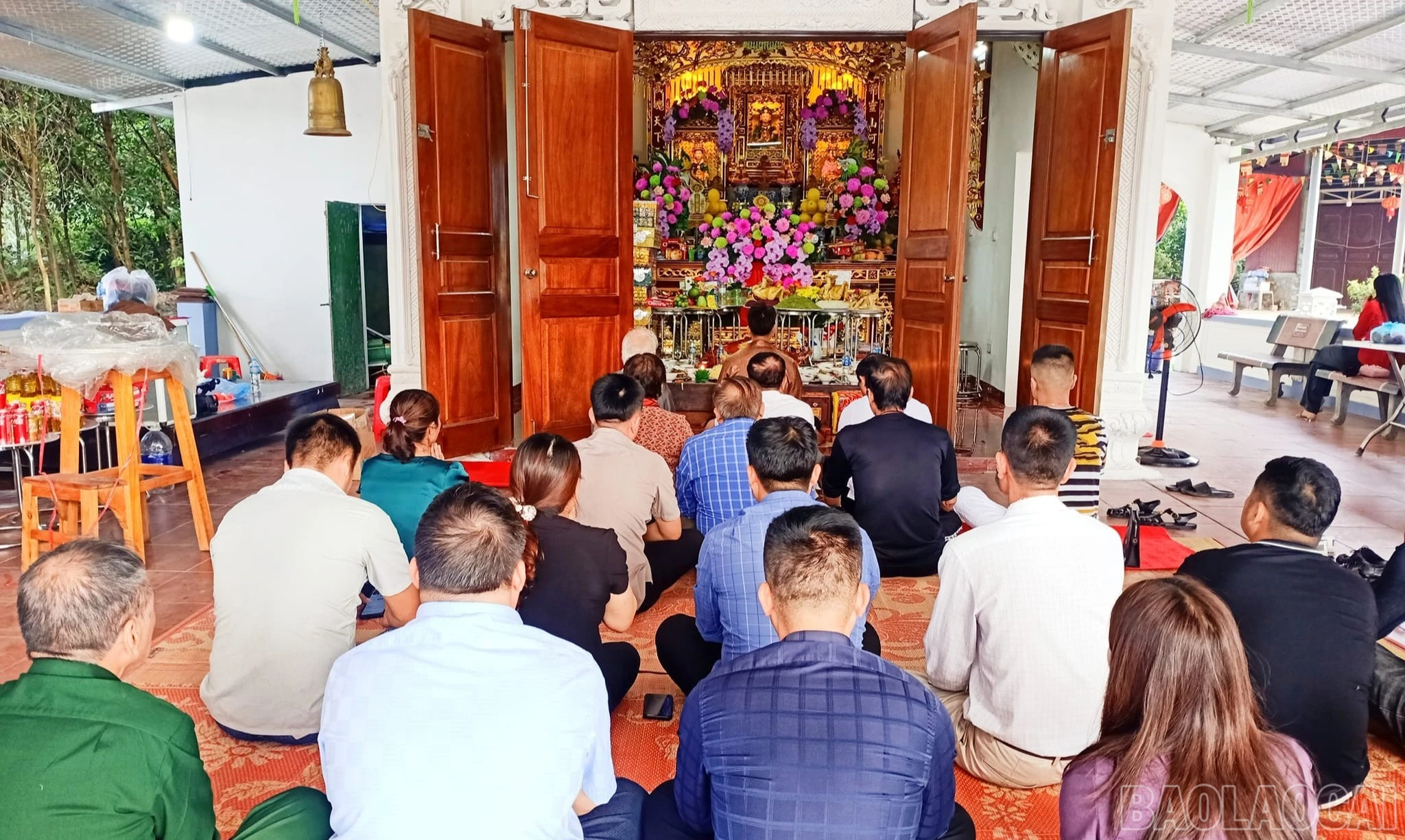 baolaocai-br_br-nhieu-du-khach-ve-dang-huong-cau-loc-cau-tai-tai-den-trai-hut.jpg