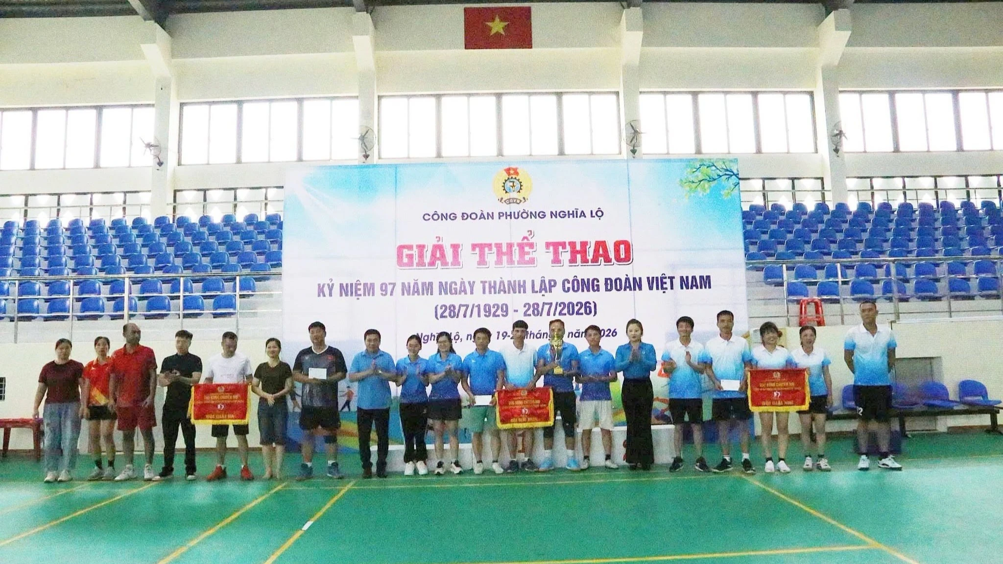 btc-trao-giai-nhat-nhi-ba-cho-cac-doi-dat-giai-noi-dung-bong-chuyen-3512.jpg
