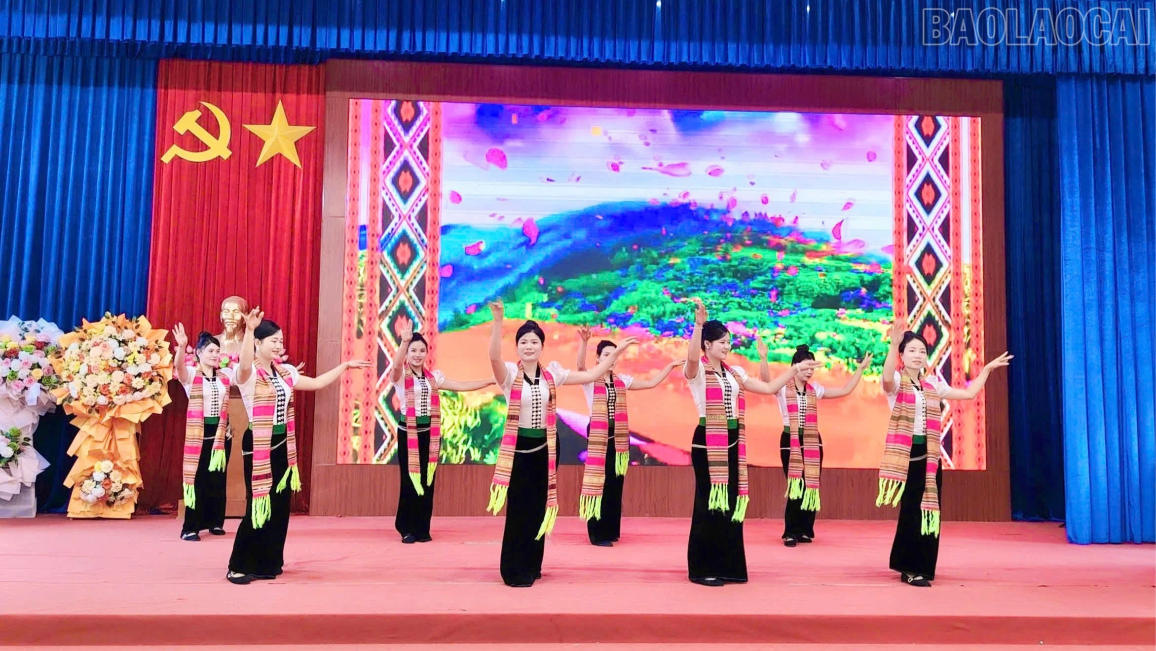 baolaocai-tr_tiet-muc-mua-thai-do-cac-thanh-vien-cau-lac-bo-bieu-dien-tai-buoi-le-3611.jpg