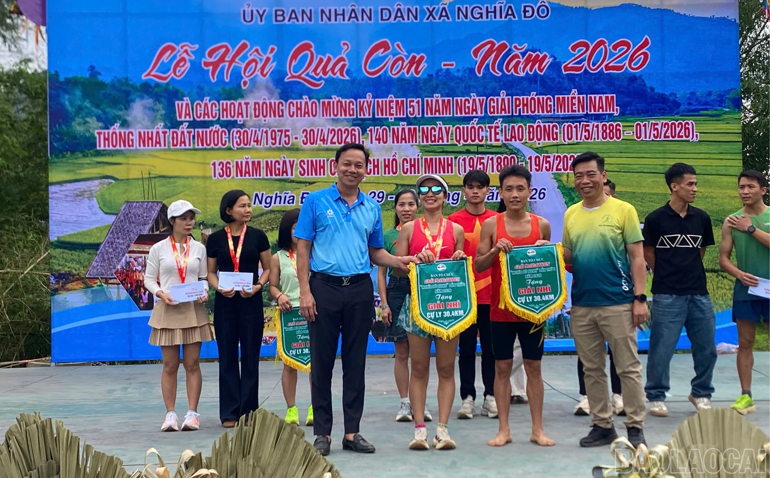 baolaocai-br_trao-giai-nhat-noi-dun-304km-nam-nu-6048.jpg
