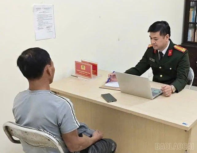baolaocai-br_ong-b-lam-viec-voi-co-quan-chuc-nang.jpg