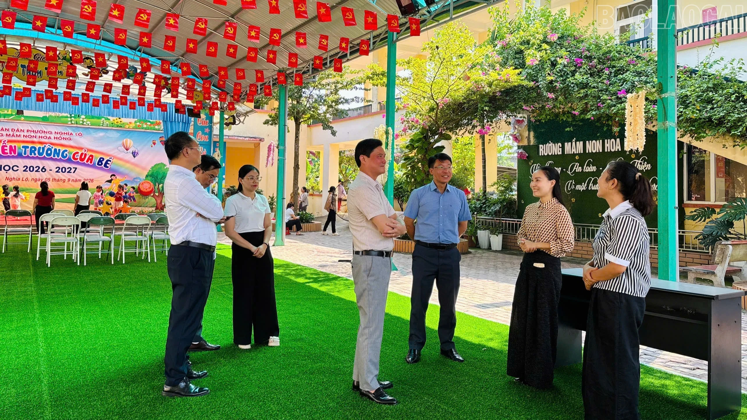 baolaocai-tr_dong-chi-luong-manh-ha-va-doan-cong-tac-kiem-tra-tai-truong-mam-non-hoa-hong-7947.jpg