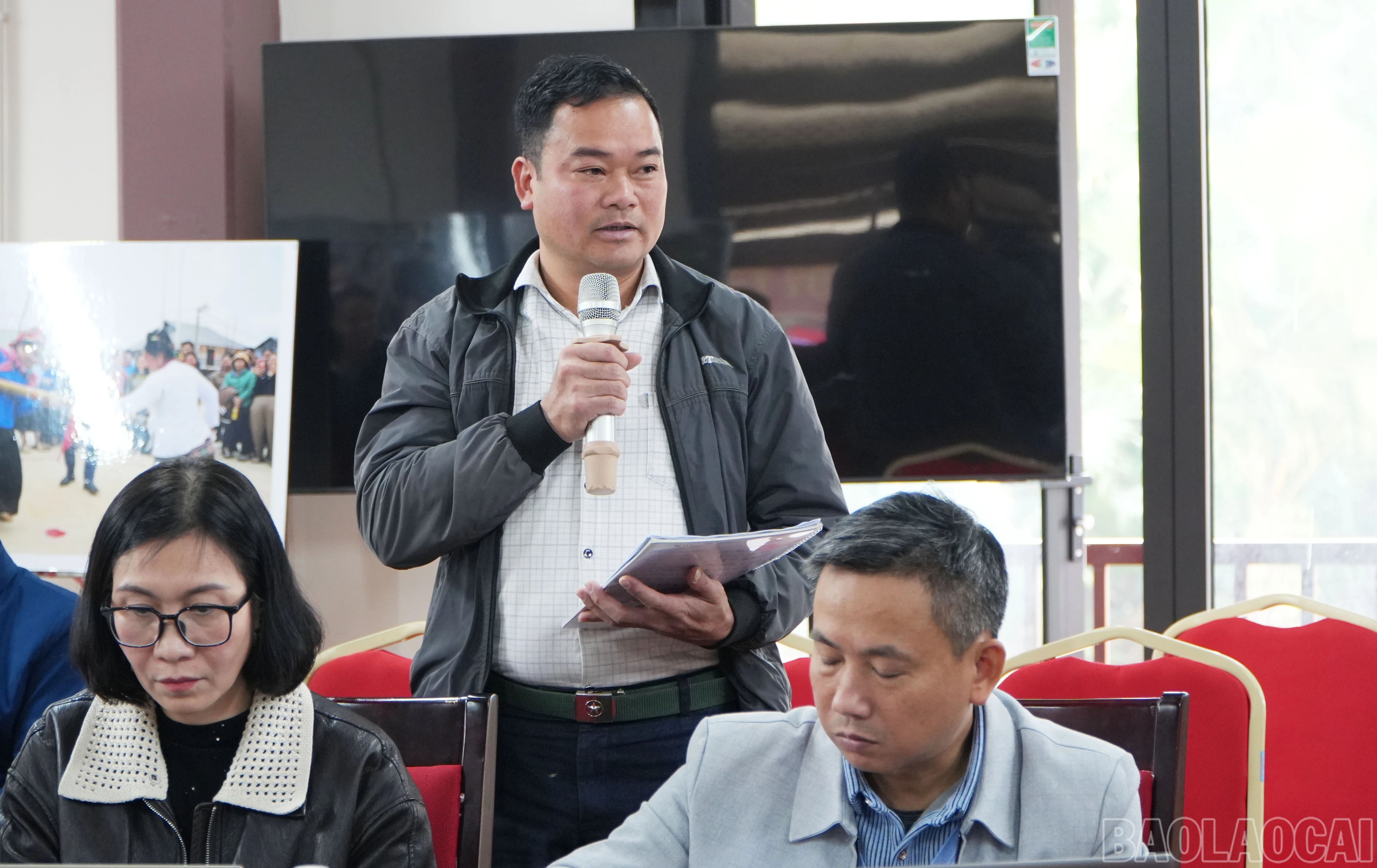 baolaocai-br_truong-thon-lang-nu-hoang-van-diep-phat-bieu-de-xuat-kien-nghi-tai-buoi-lam-viec-1-7734.jpg