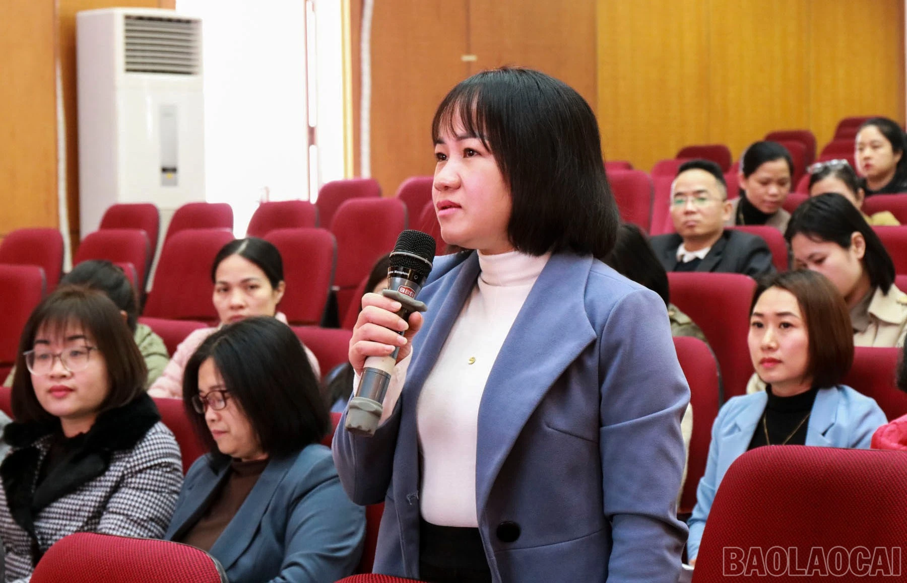 baolaocai-br_cu-tri-tham-gia-dong-gop-y-kien.jpg