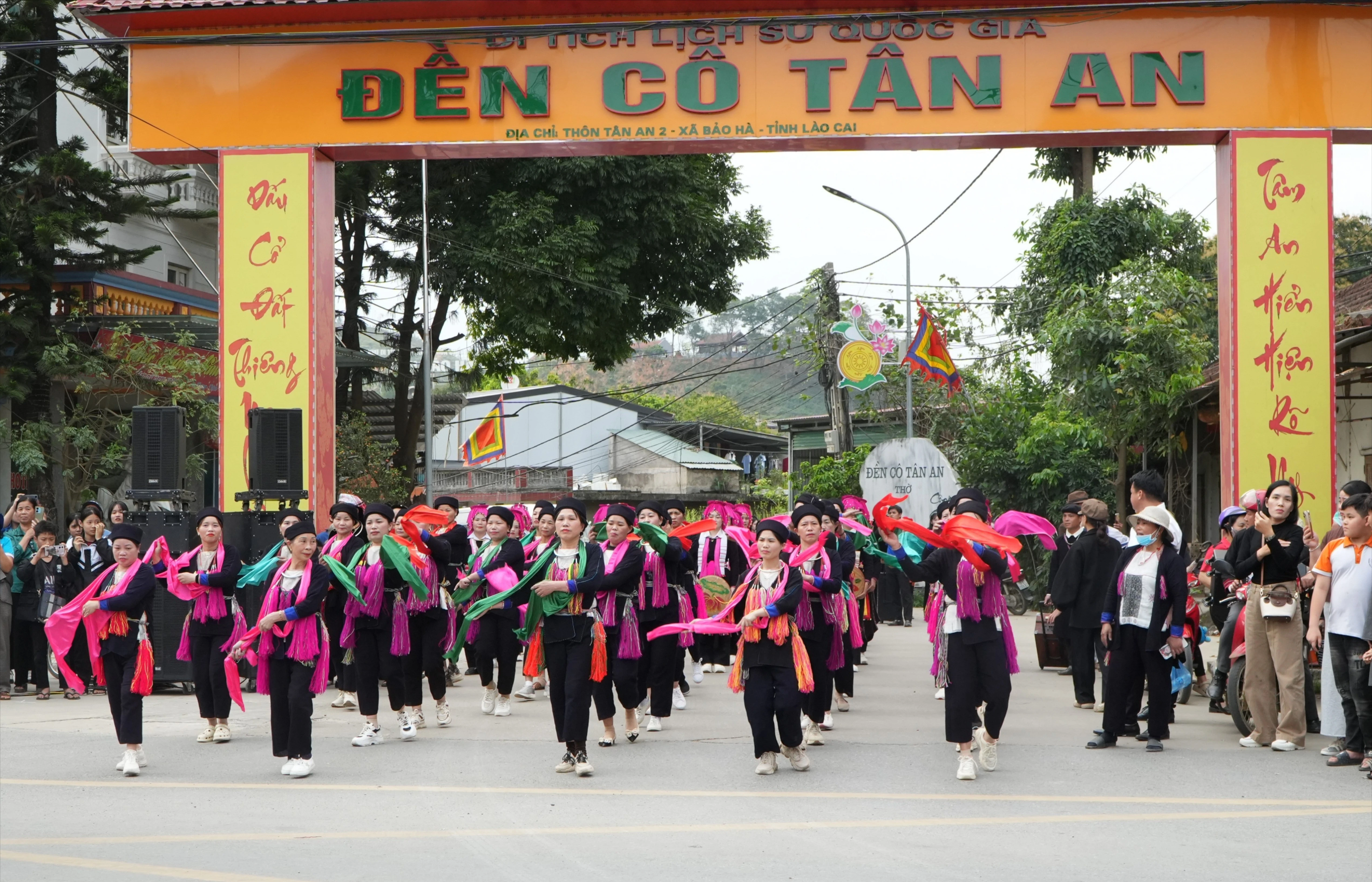 br-khoi-dan-toc-dao-tuyen-trinh-dien-van-hoa.jpg