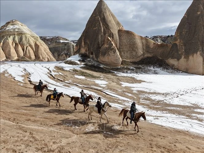 Khách du lịch tại Cappadocia, Thổ Nhĩ Kỳ.