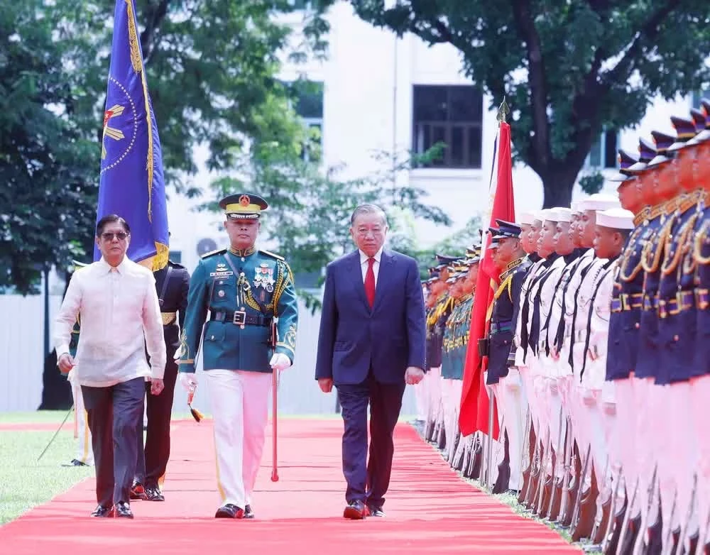 Tổng Bí thư, Chủ tịch nước Tô Lâm và Tổng thống Philippines Ferdinand Romualdez Marcos Jr. duyệt Đội danh dự.
