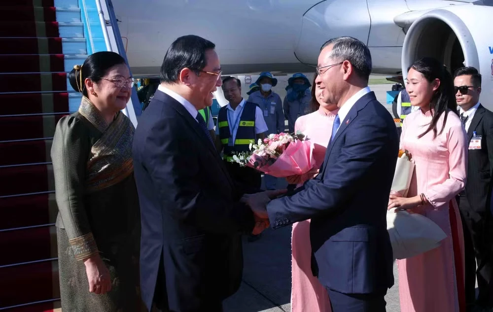 vna-potal-thu-tuong-lao-va-phu-nhan-bat-dau-tham-chinh-thuc-viet-nam-va-tham-du-dien-dan-tuong-lai-asean-lan-thu-ba-8810633jpg.png