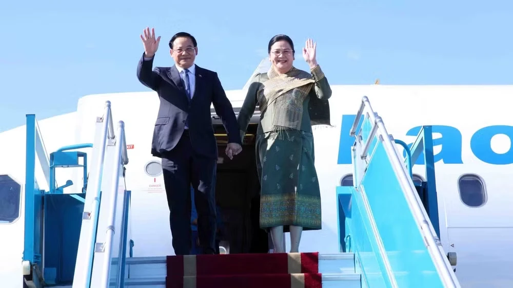 vna-potal-thu-tuong-lao-va-phu-nhan-bat-dau-tham-chinh-thuc-viet-nam-va-tham-du-dien-dan-tuong-lai-asean-lan-thu-ba-8810631-4672jpg.png