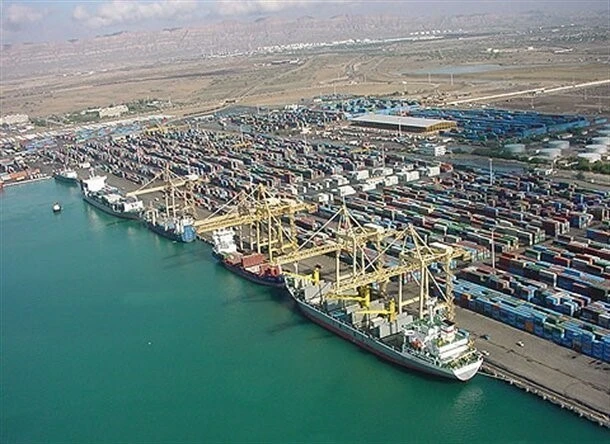 Tàu thuyền neo tại cảng ở thành phố Bandar Lengeh, tỉnh Hormozgan, Iran.
